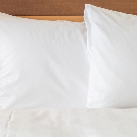 Holiday Inn Express & Suites - Cleveland Northwest By Ihg Екстериор снимка