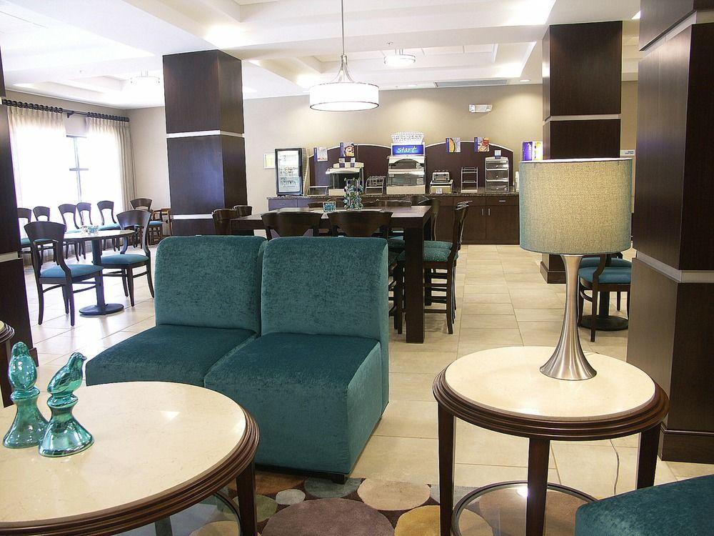 Holiday Inn Express & Suites - Cleveland Northwest By Ihg Екстериор снимка