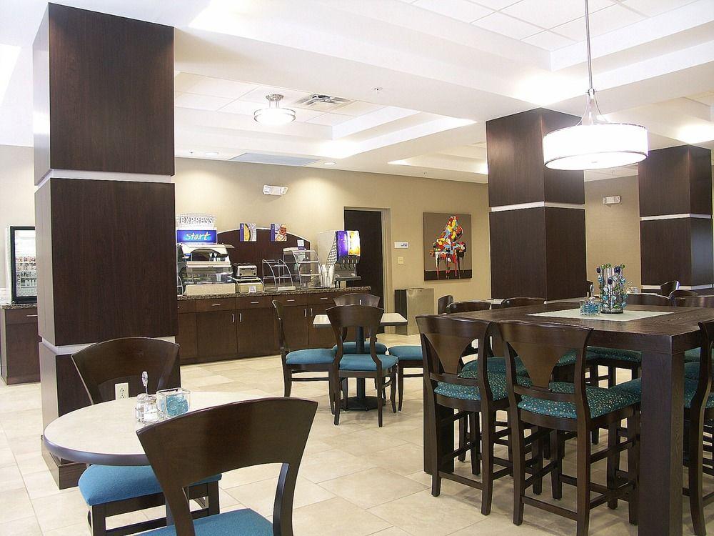 Holiday Inn Express & Suites - Cleveland Northwest By Ihg Екстериор снимка