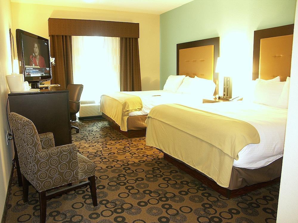 Holiday Inn Express & Suites - Cleveland Northwest By Ihg Екстериор снимка