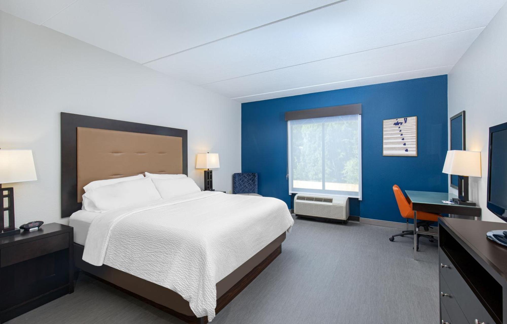 Holiday Inn Express & Suites - Cleveland Northwest By Ihg Екстериор снимка