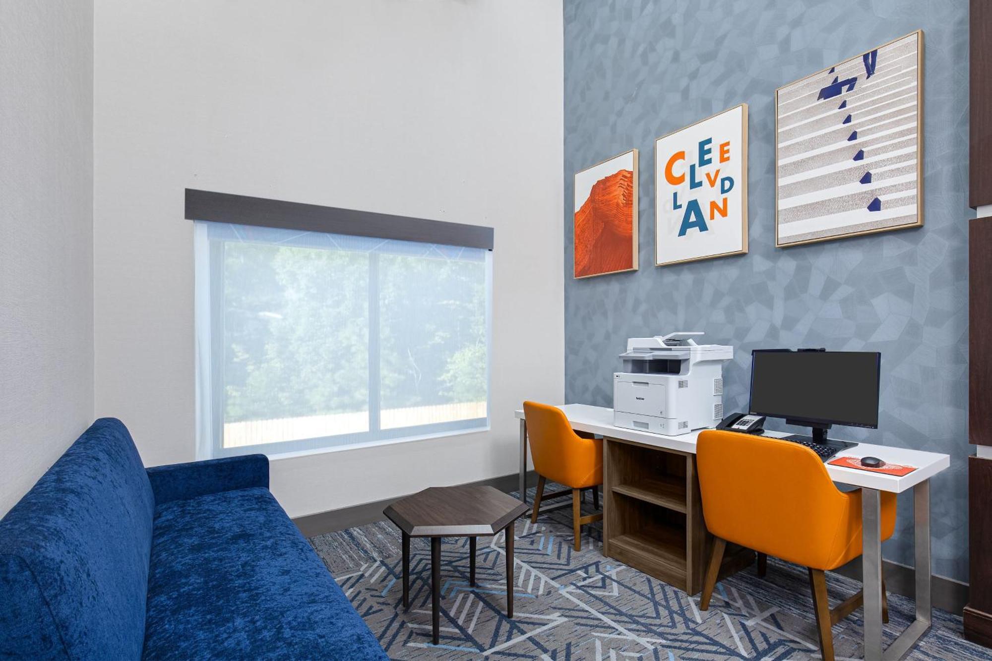 Holiday Inn Express & Suites - Cleveland Northwest By Ihg Екстериор снимка