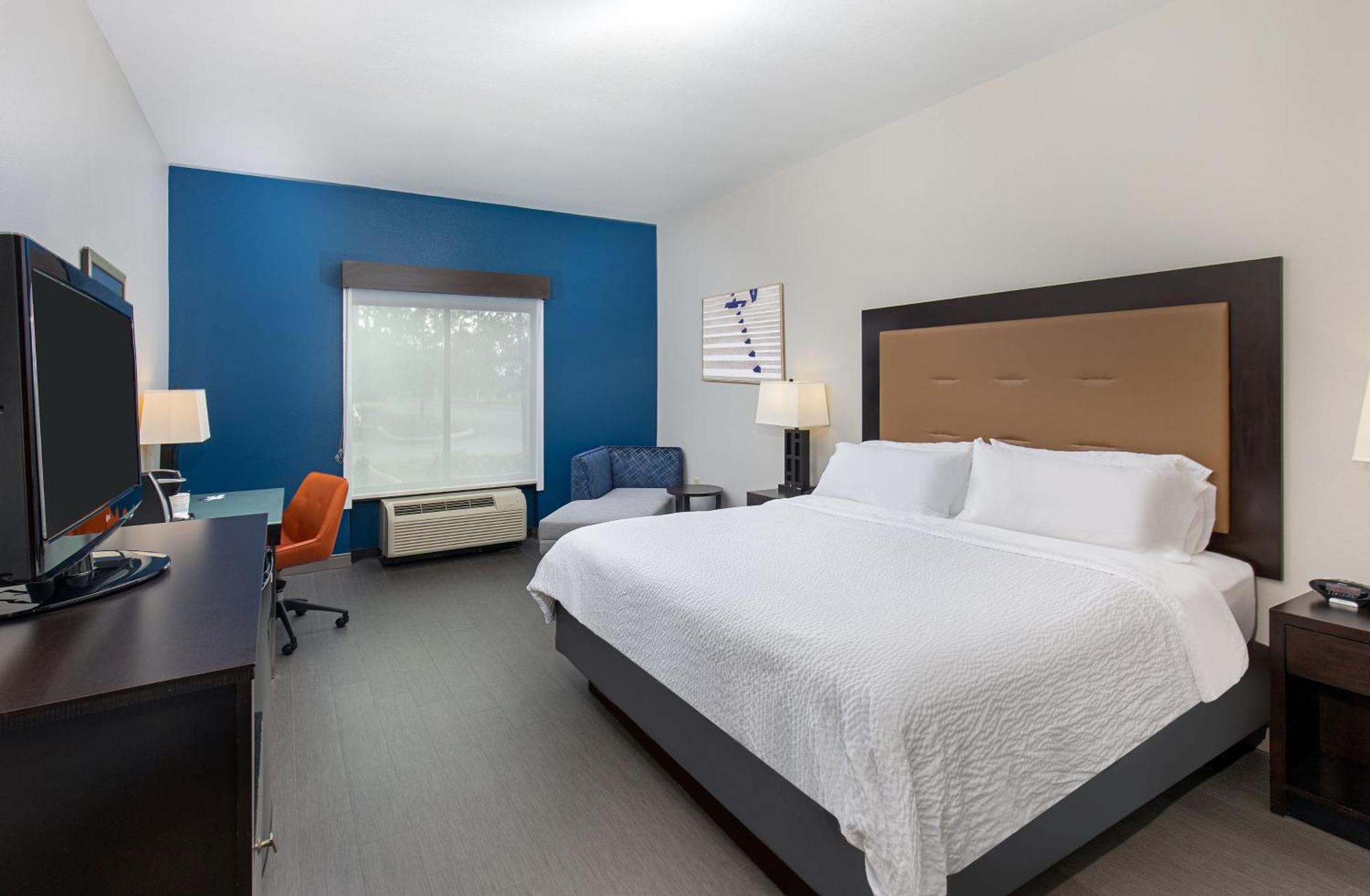 Holiday Inn Express & Suites - Cleveland Northwest By Ihg Екстериор снимка