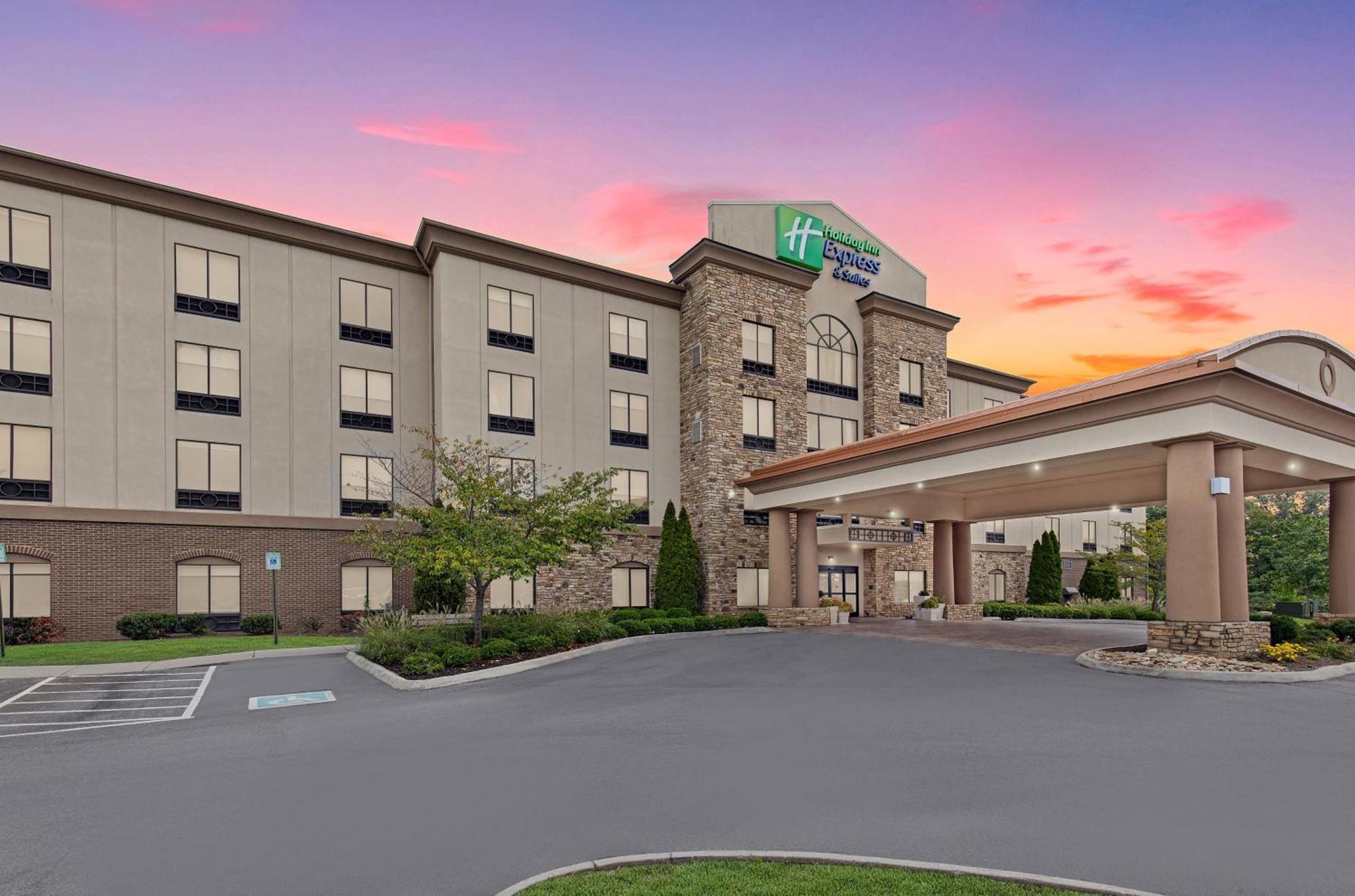 Holiday Inn Express & Suites - Cleveland Northwest By Ihg Екстериор снимка