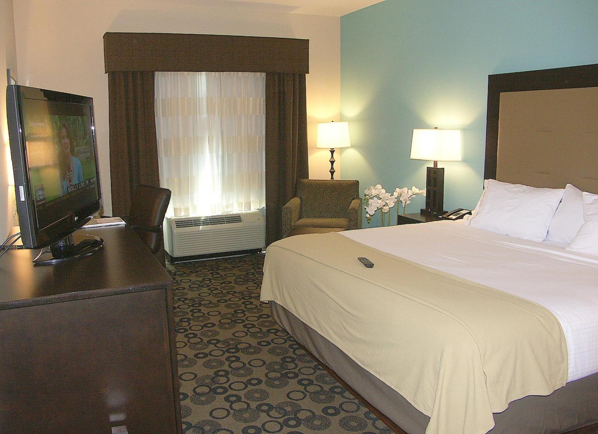 Holiday Inn Express & Suites - Cleveland Northwest By Ihg Екстериор снимка