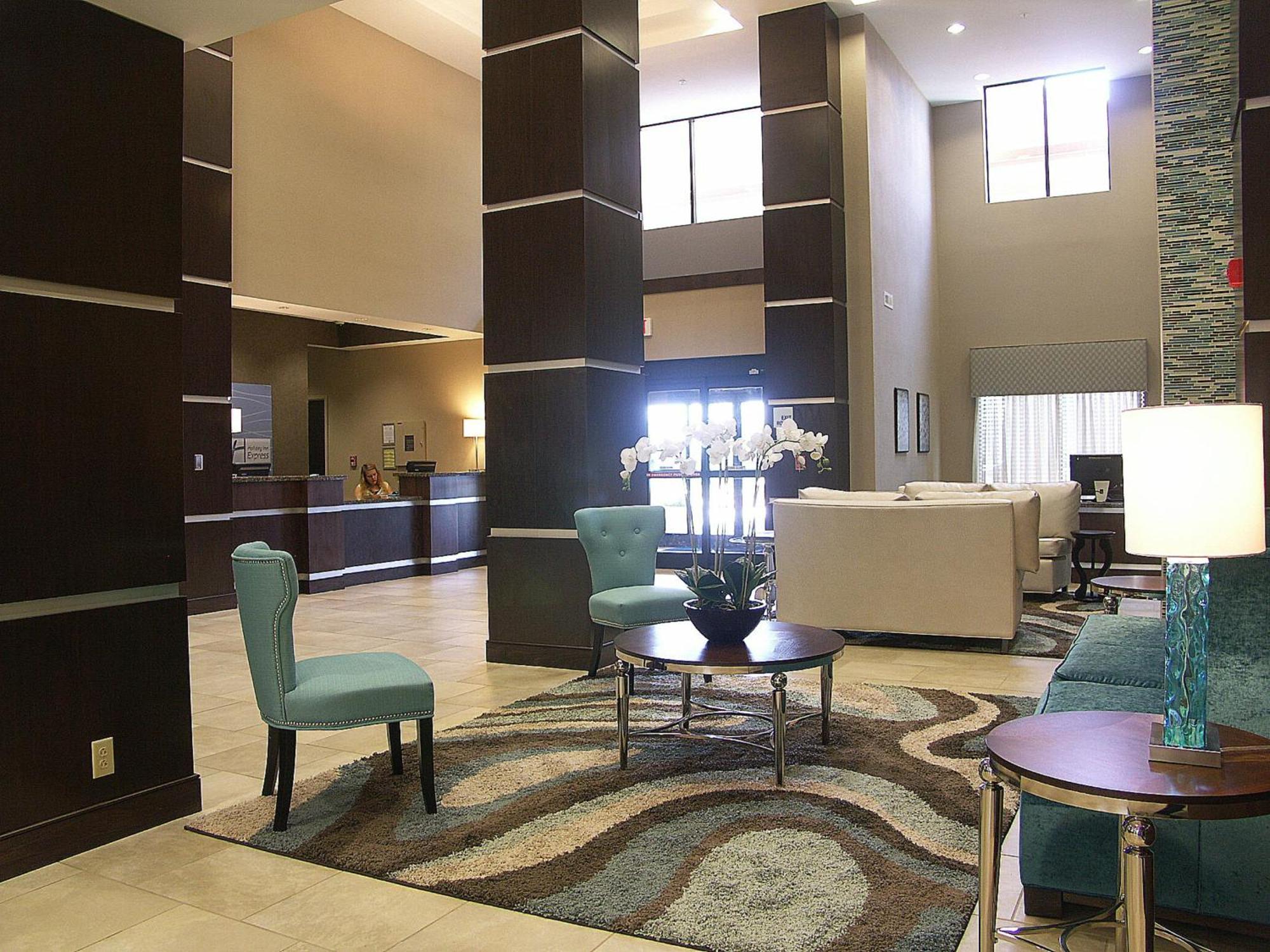 Holiday Inn Express & Suites - Cleveland Northwest By Ihg Екстериор снимка