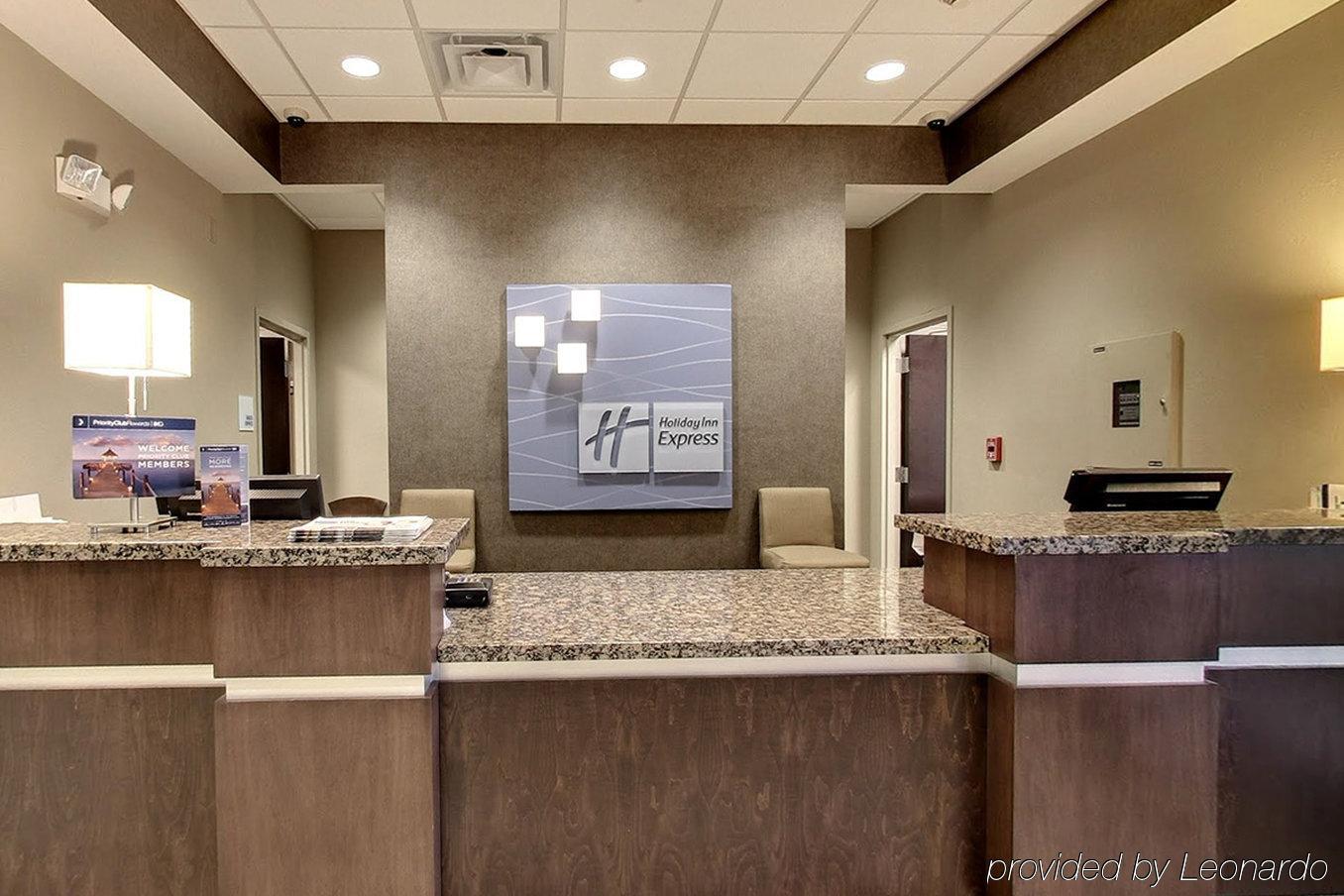 Holiday Inn Express & Suites - Cleveland Northwest By Ihg Екстериор снимка