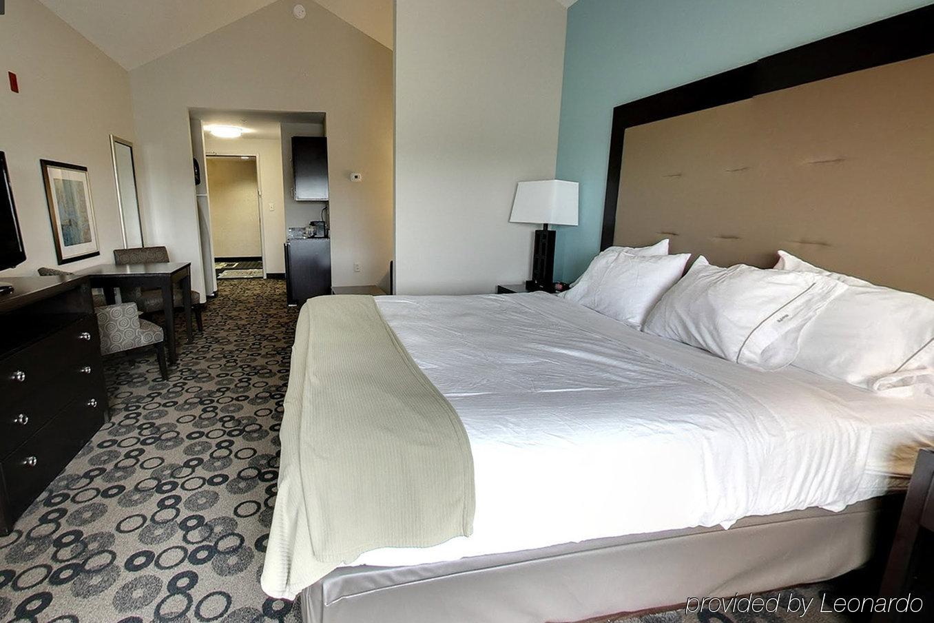 Holiday Inn Express & Suites - Cleveland Northwest By Ihg Екстериор снимка