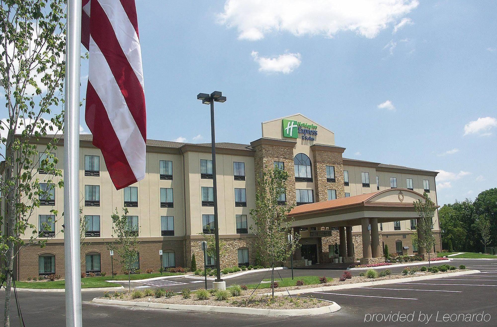 Holiday Inn Express & Suites - Cleveland Northwest By Ihg Екстериор снимка