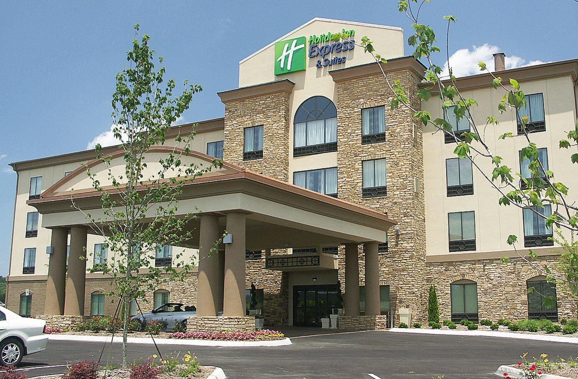 Holiday Inn Express & Suites - Cleveland Northwest By Ihg Екстериор снимка