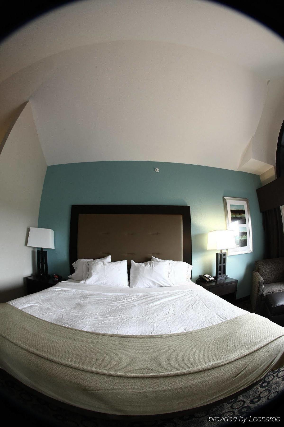 Holiday Inn Express & Suites - Cleveland Northwest By Ihg Екстериор снимка