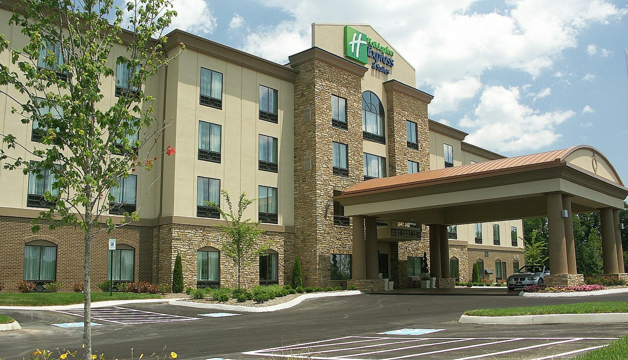 Holiday Inn Express & Suites - Cleveland Northwest By Ihg Екстериор снимка