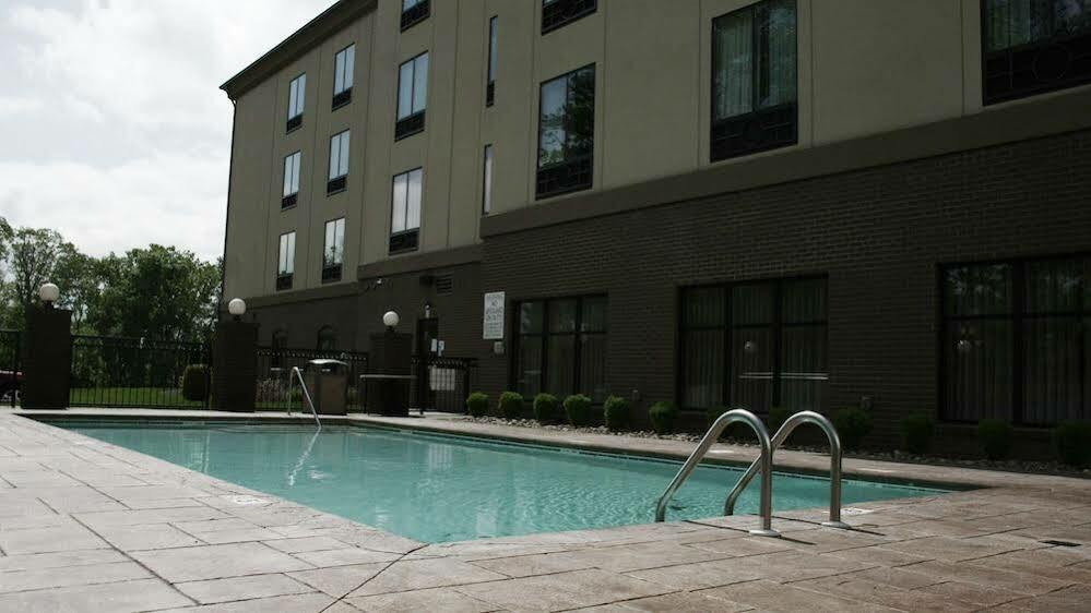 Holiday Inn Express & Suites - Cleveland Northwest By Ihg Екстериор снимка