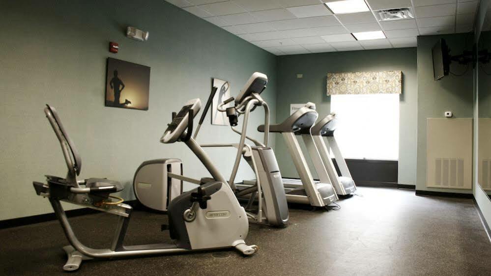 Holiday Inn Express & Suites - Cleveland Northwest By Ihg Екстериор снимка
