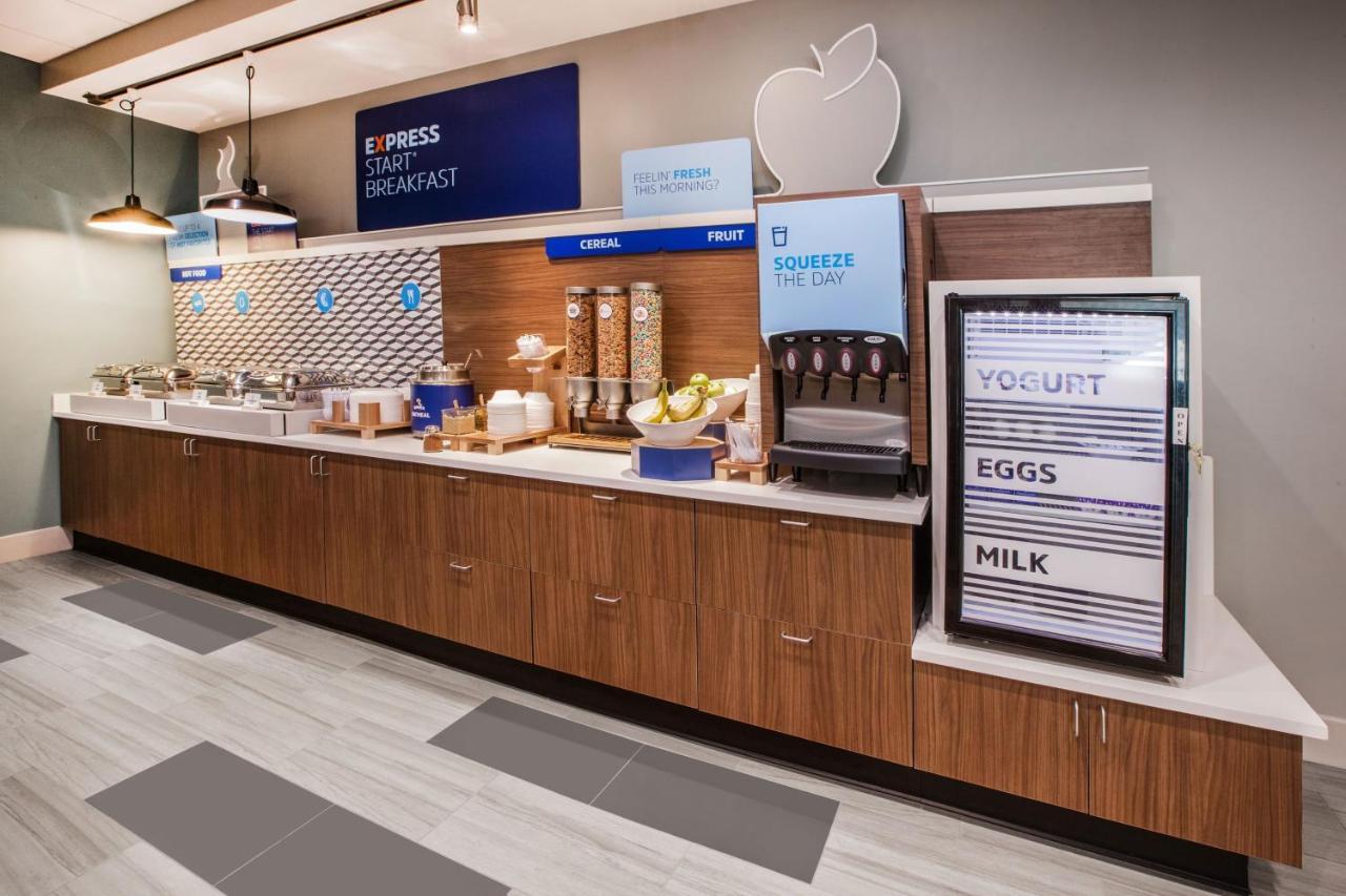 Holiday Inn Express & Suites - Cleveland Northwest By Ihg Екстериор снимка